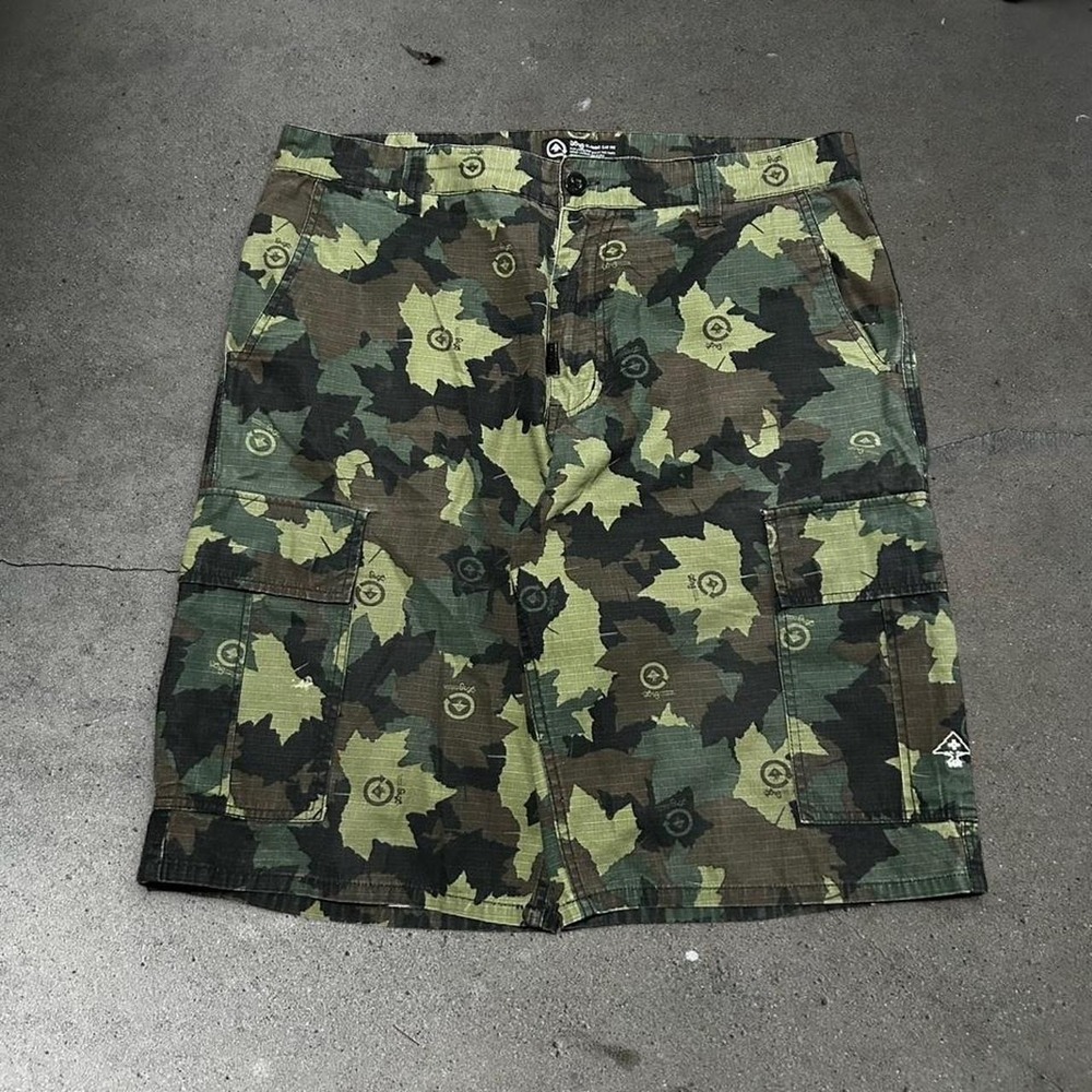 Y2K LRG baggy long digital camo skater cargo shorts Size 36"